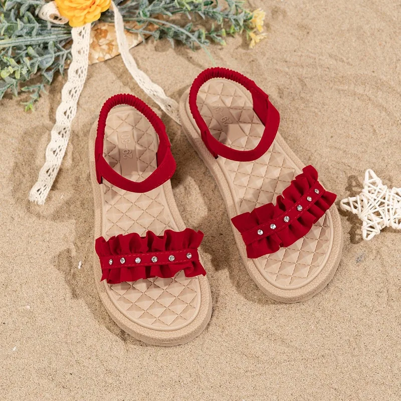 2026 صنادل شاطئ الأطفال صيف جديد المفتوحة تو الفتيات صنادل مماشي للموضة حجر الراين مطوي الاطفال السببية الانزلاق على الصنادل أسود أحمر