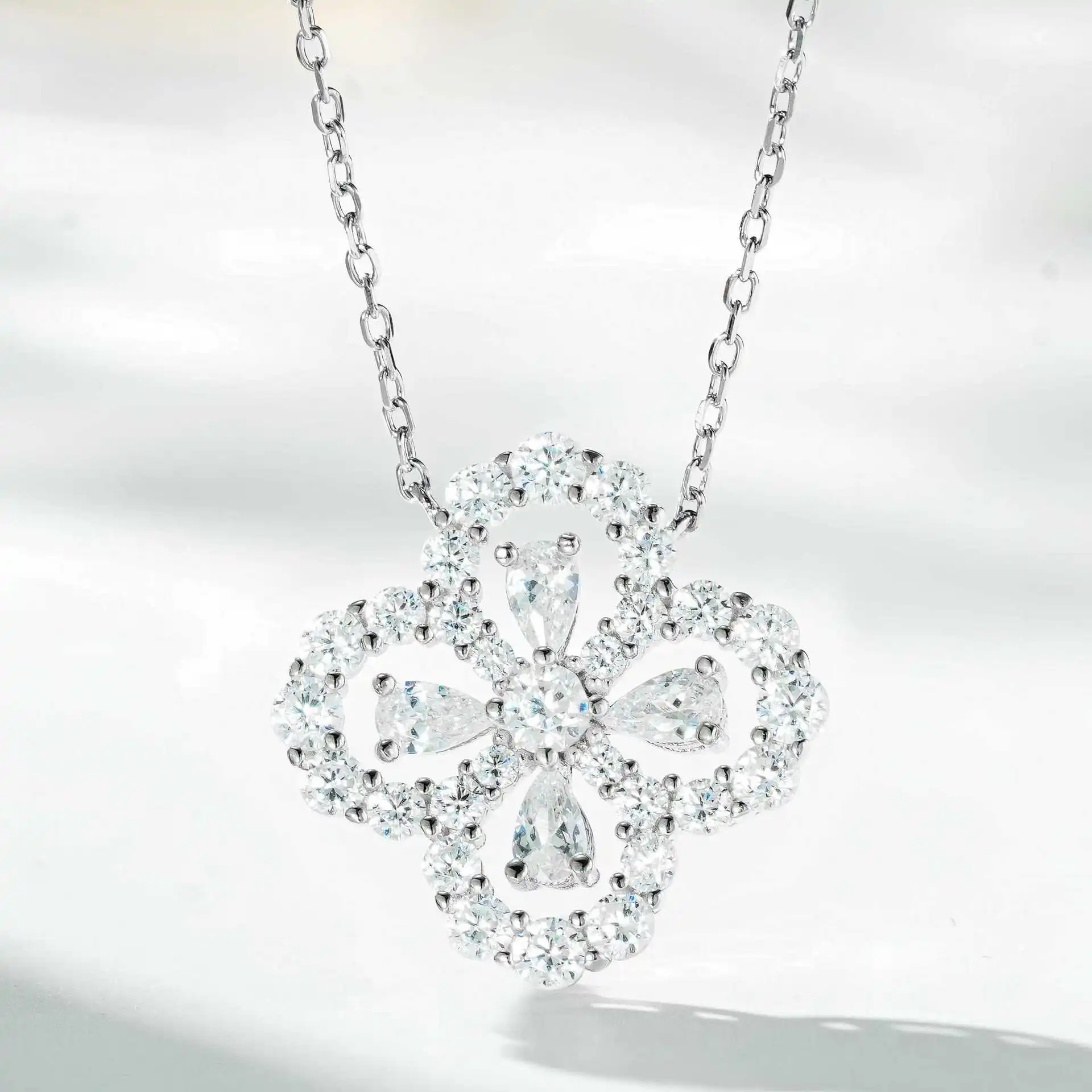 High-end women's 18K white gold and platinum PT950 necklace women's four-leaf clover full diamond clavicle chain jewelry