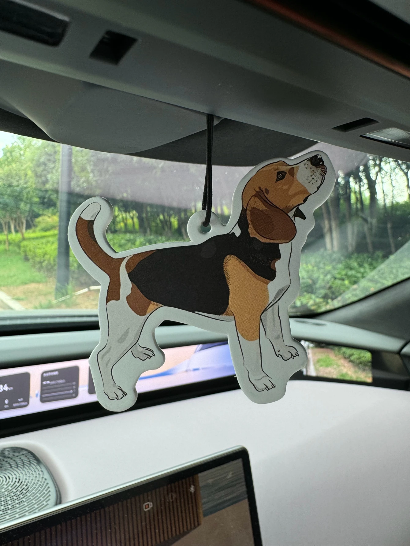 Simple and Cute Mountain Dog Intercontinental Hotel (Hotel Scent) Car Air Freshener |   Rearview Mirror Hanger & Dual-Purpose Air Vent Clip |   Natural Material Aromatherapy Tablets |   Long-Lasting Fragrance for 90 Days |   Alcohol-Free |   Not Afraid of Direct Exposure to the Sun |   Designed Specifically for Odor Removal in Cars, Closets, and Bathrooms. |   Cartoon Animation Graphics |   Unisex |   Luxury-Grade Fragrance |   Same as Five-Star Hotels