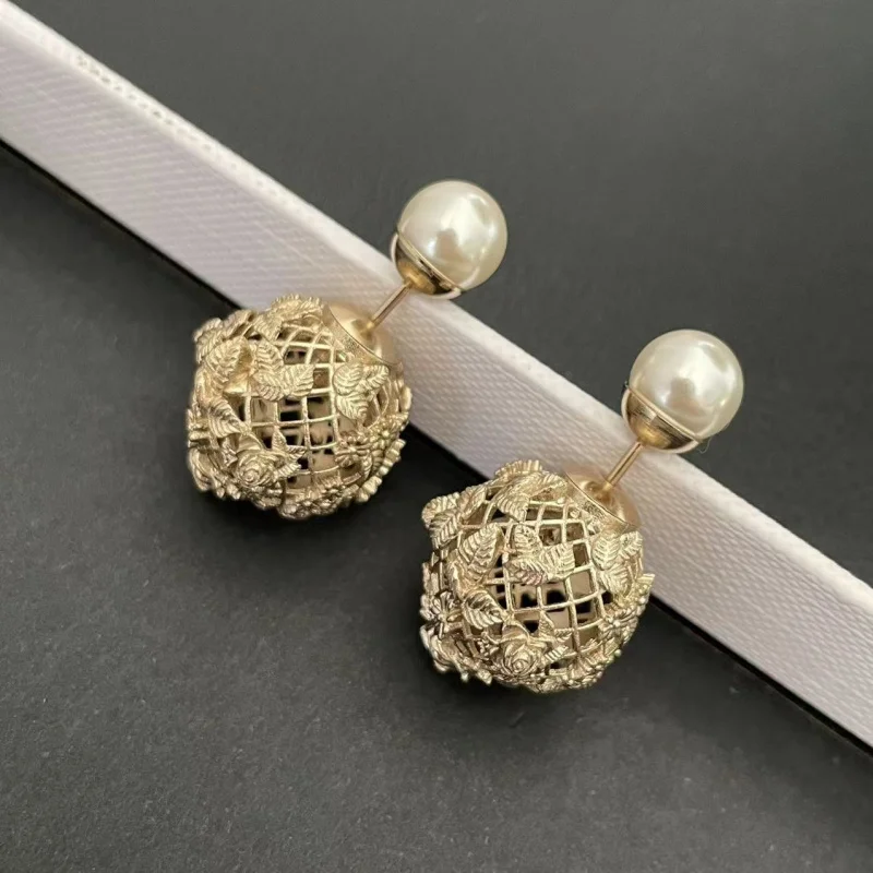 New Special OfferRetro Hollow Relief Flower Pearl Stud French High Sense Fashion All-Match Delicate Earrings