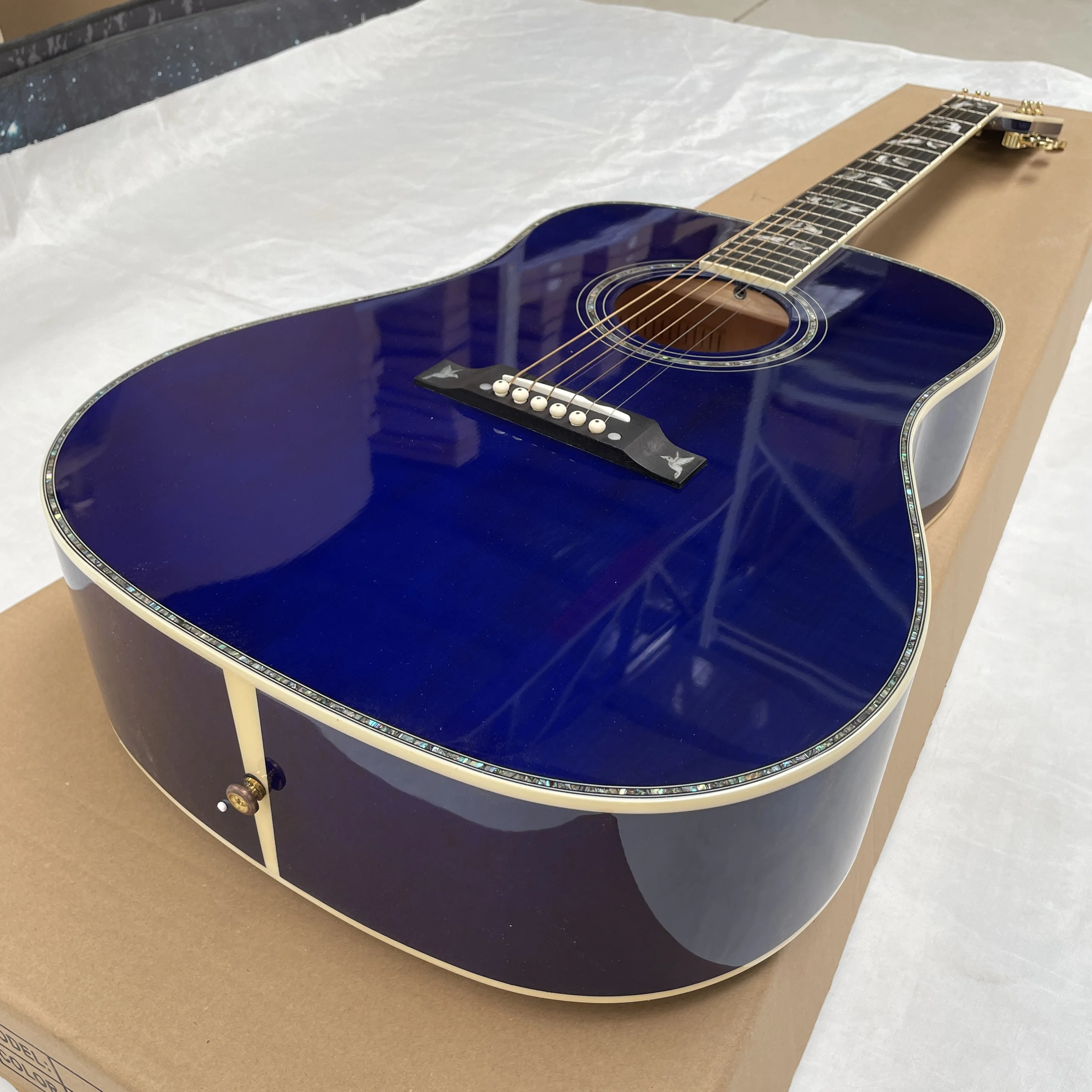 Picture 4: High-appearance-level 6-string folk guitar, sky blue full shell binding spruce top guitars, bird inlay beginner guitarra
