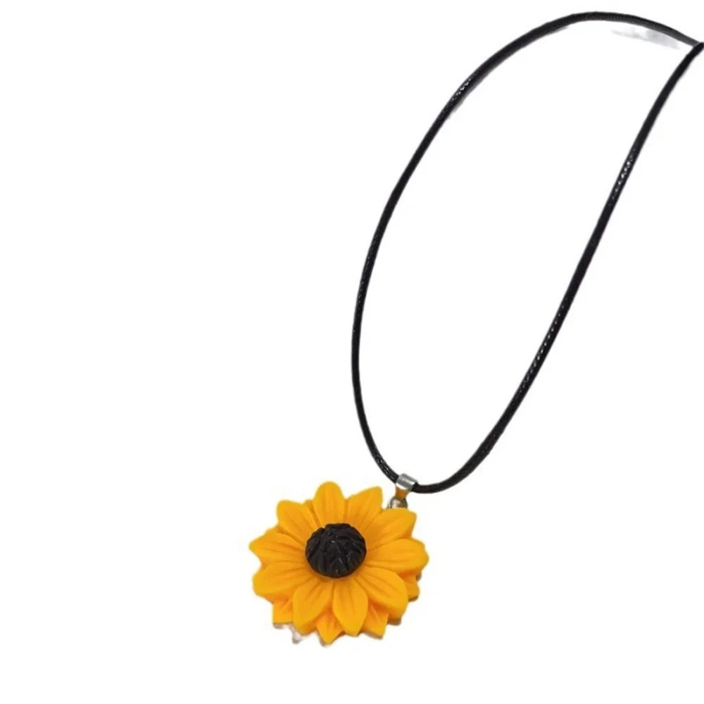 1 pc Yellow Sunflower Pendant Neckalce for Women Girl Cute Romantic Flower Pendant Necklace Gift for friend