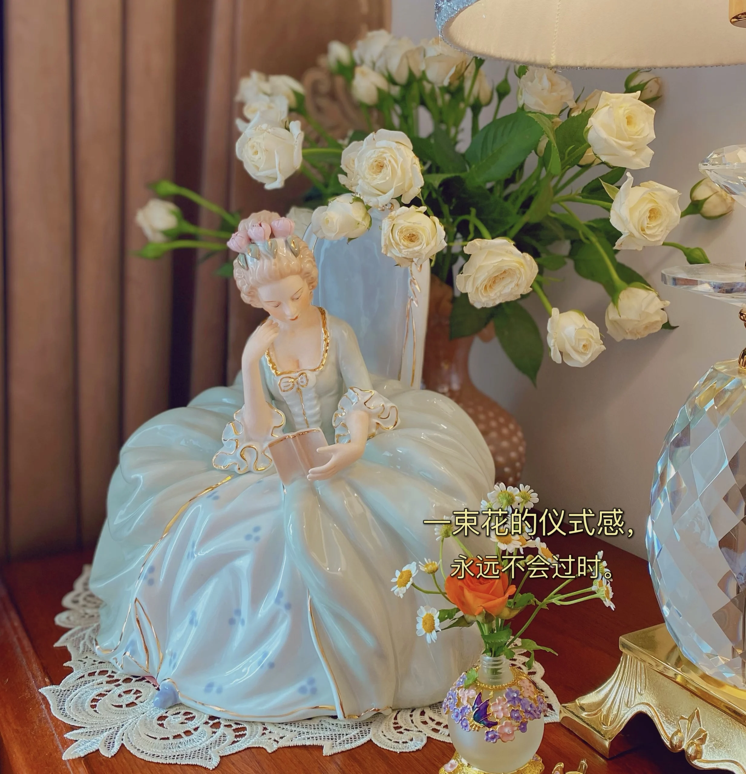 Western character ornament reading atmosphere beautiful woman height 26cm width 30cm modern European home simple