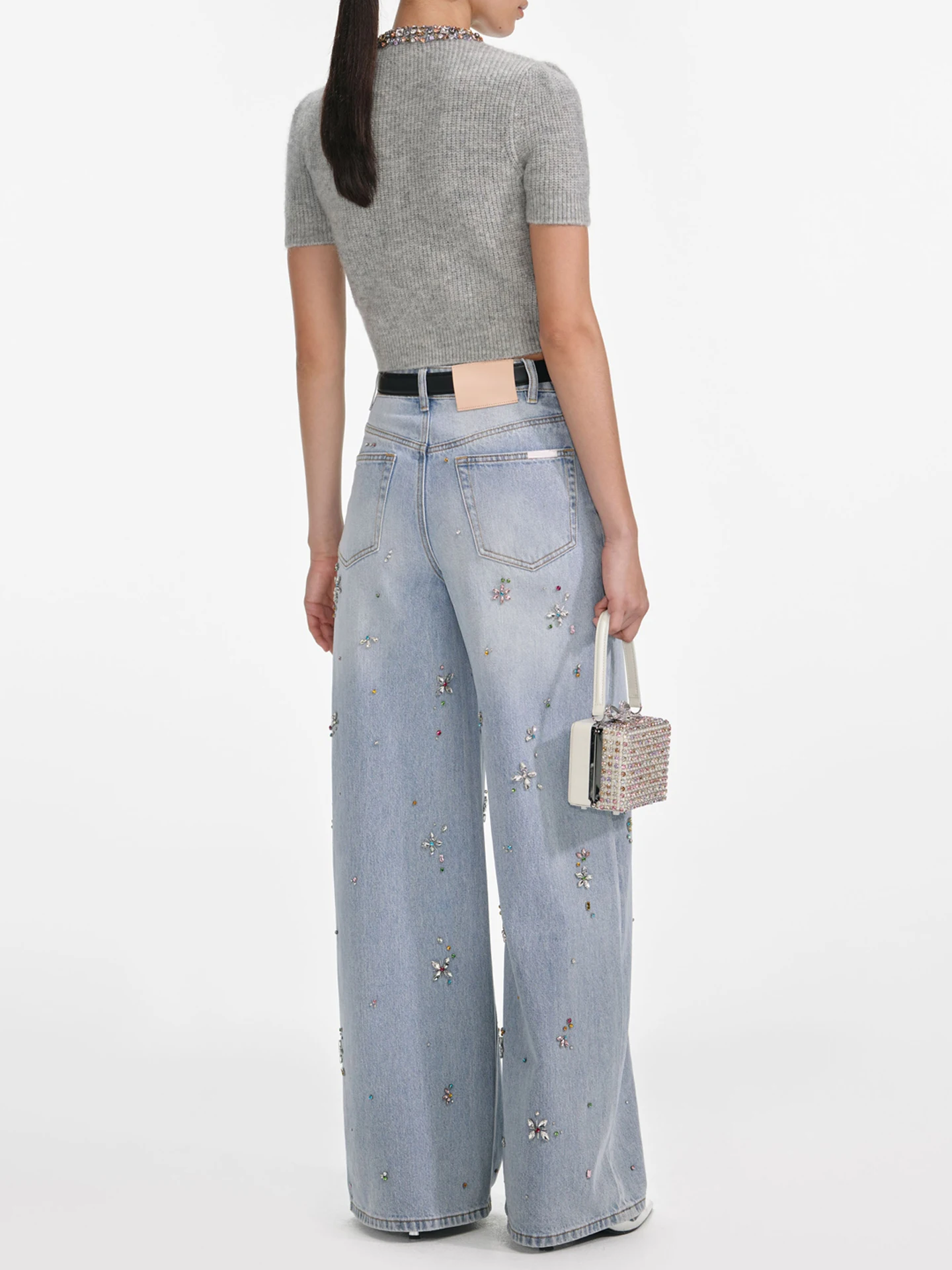 كارديجان صيفي قصير فاخر محبوك مزين بالماس ضيق الخصر أنيق بأسلوب عملي برقبة مستديرة وتفاصيل أزرار