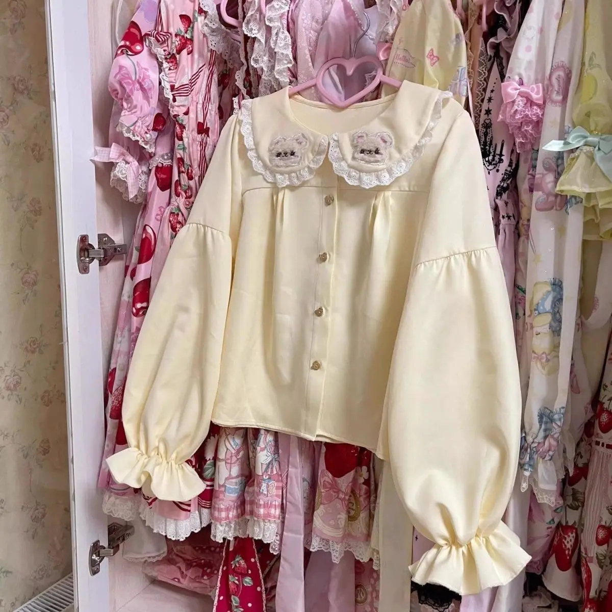 

Japan Lolita Inner Shirt For Women In Autumn Soft Girl Cute Doll Collar Puff Sleeve Lace-Up Shirt Versatile Bottoming Top