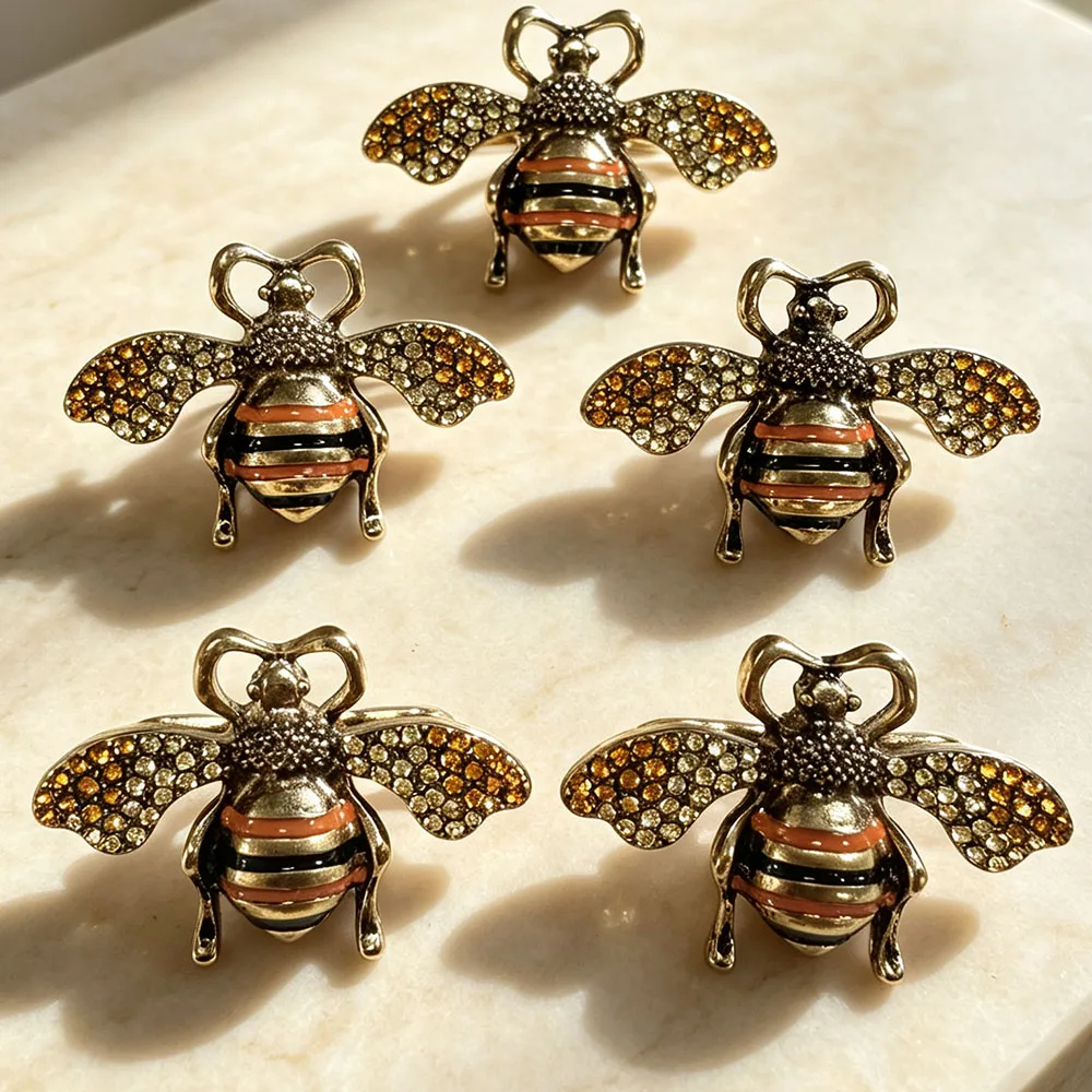 Vintage Bee Crystal Enamel Striped Metal Ring Scarf Buckle for Women Elegant Silk Scarf Holder Jewelry Gift for Daily Party