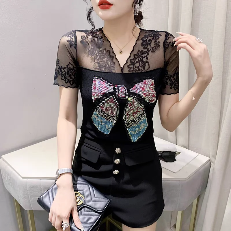 新しいファッション夏のセクシーな V ネック光沢のある蝶ホットダイヤモンド Tシャツ女性半袖メッシュトップスシャツシックな背中の開いた女性 Tシャツ