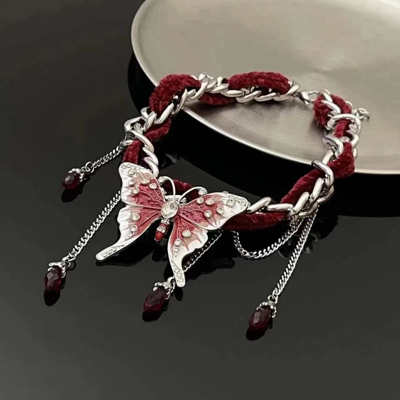 Goth Red Velvet Crystal Butterfly Necklace Sweet Cool Choker Necklaces Women Sweet Red Rhinestone Tassel Clavicle Chain Necklace