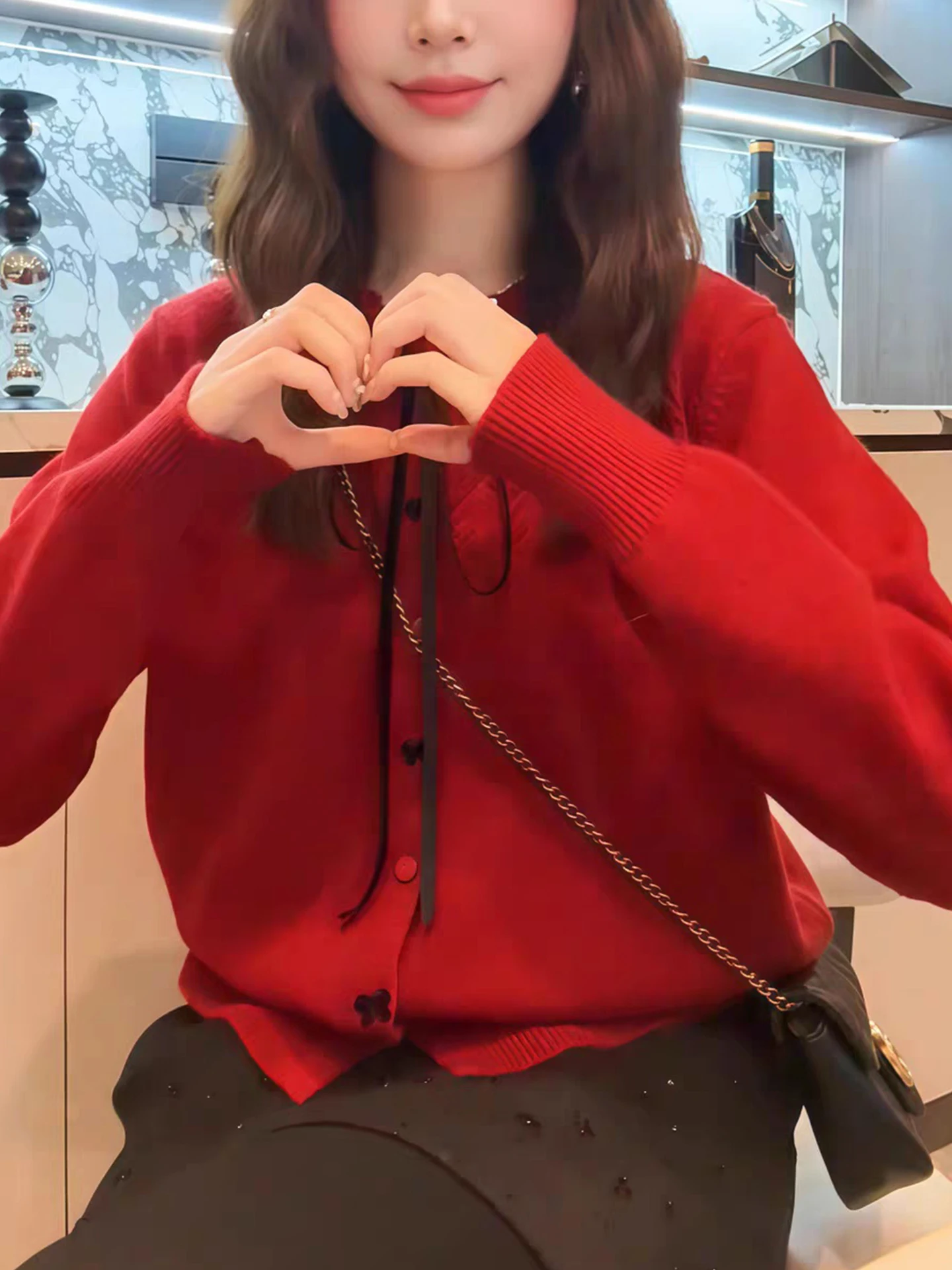 

Ele Red Long Sve Camere Knitwear Women's Faion Commute Sle Button Detail Winter 2025 Poetic Lin Korean Loose Fit