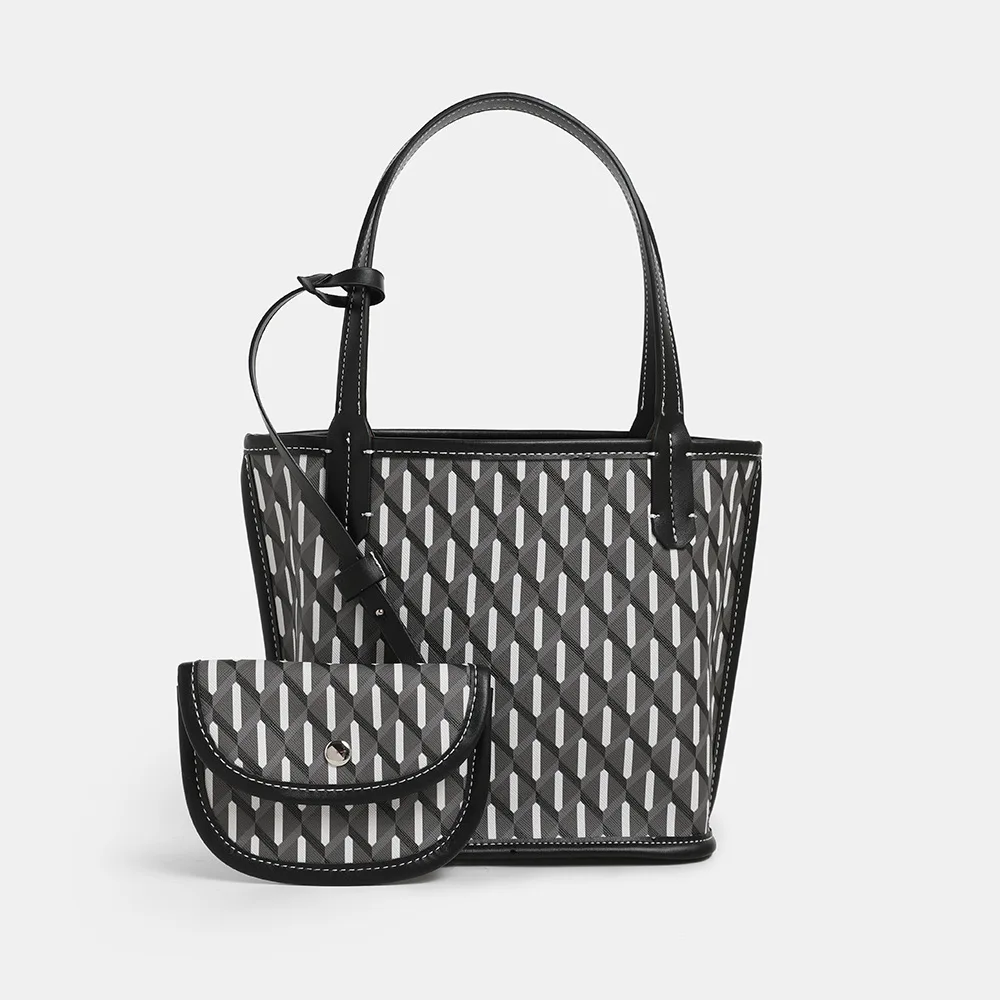 

Statement Piece Diaper Bag For Women Leather Crossbody Bag Luxury Vintage Tote Minimalist Designer Large Capacity Chic
