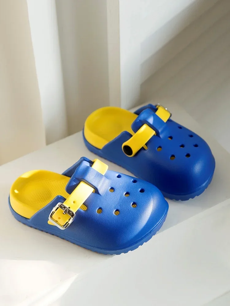 

Boys' color-blocking fashion four-season casual slippers half-pack with holes are comfortable for outdoor play and travel