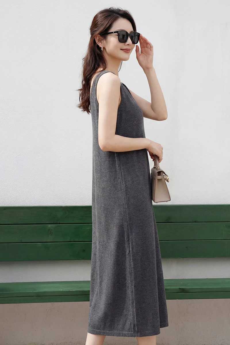 Grey vest dress women's new simple and casual Joker slim skirt with suspenders.