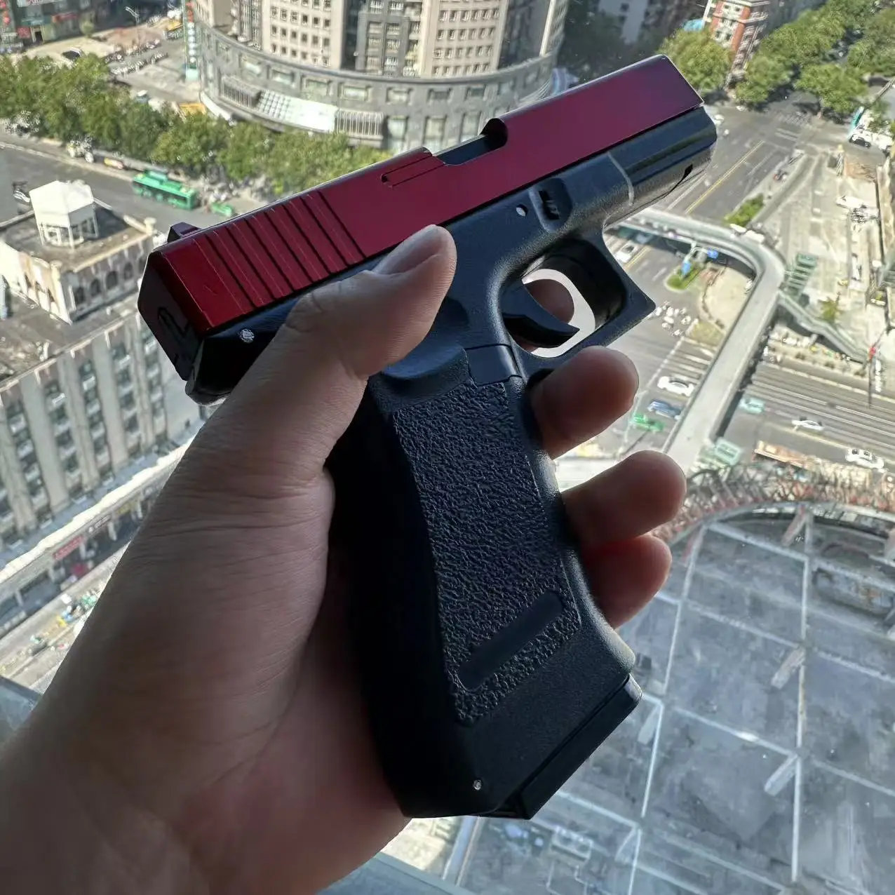 2025 جديد عيد الميلاد G17 سبيكة مسدس لعبة الحرائق 6 مللي متر الرصاص البلاستيكية مسافة إطلاق نار قوية 50 متر بعيدا هدية عيد ميلاد للأطفال