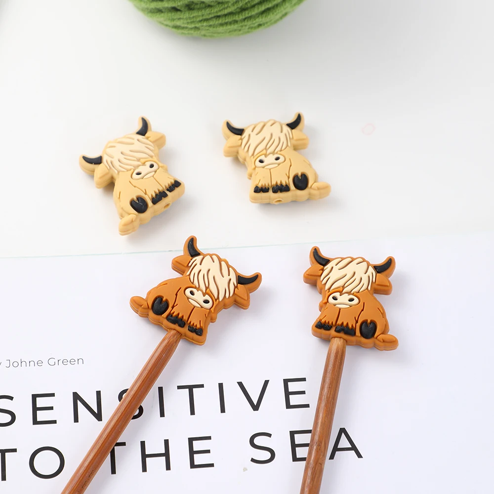 2Pcs Cute Animal Crochet Needle Stoppers Soft Silicone Highland Cow Sheep Plug for Knitting Craft Accessories