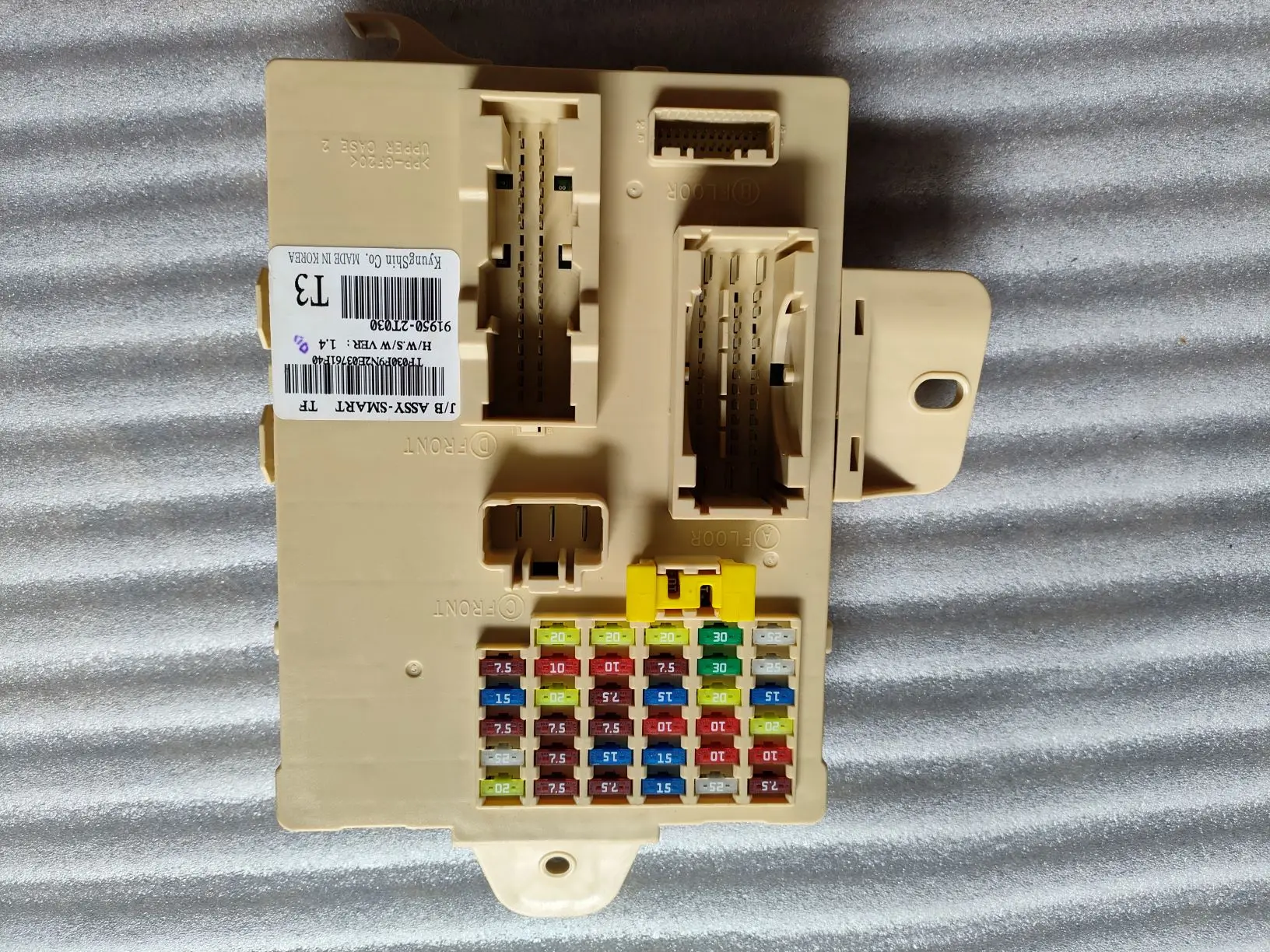 Oryginalny skrzynka przekaźników/bezpieczników Ki-a 919502T030 OEM Części samochodowe do montażu w samochodzie, główna skrzynka bezpieczników