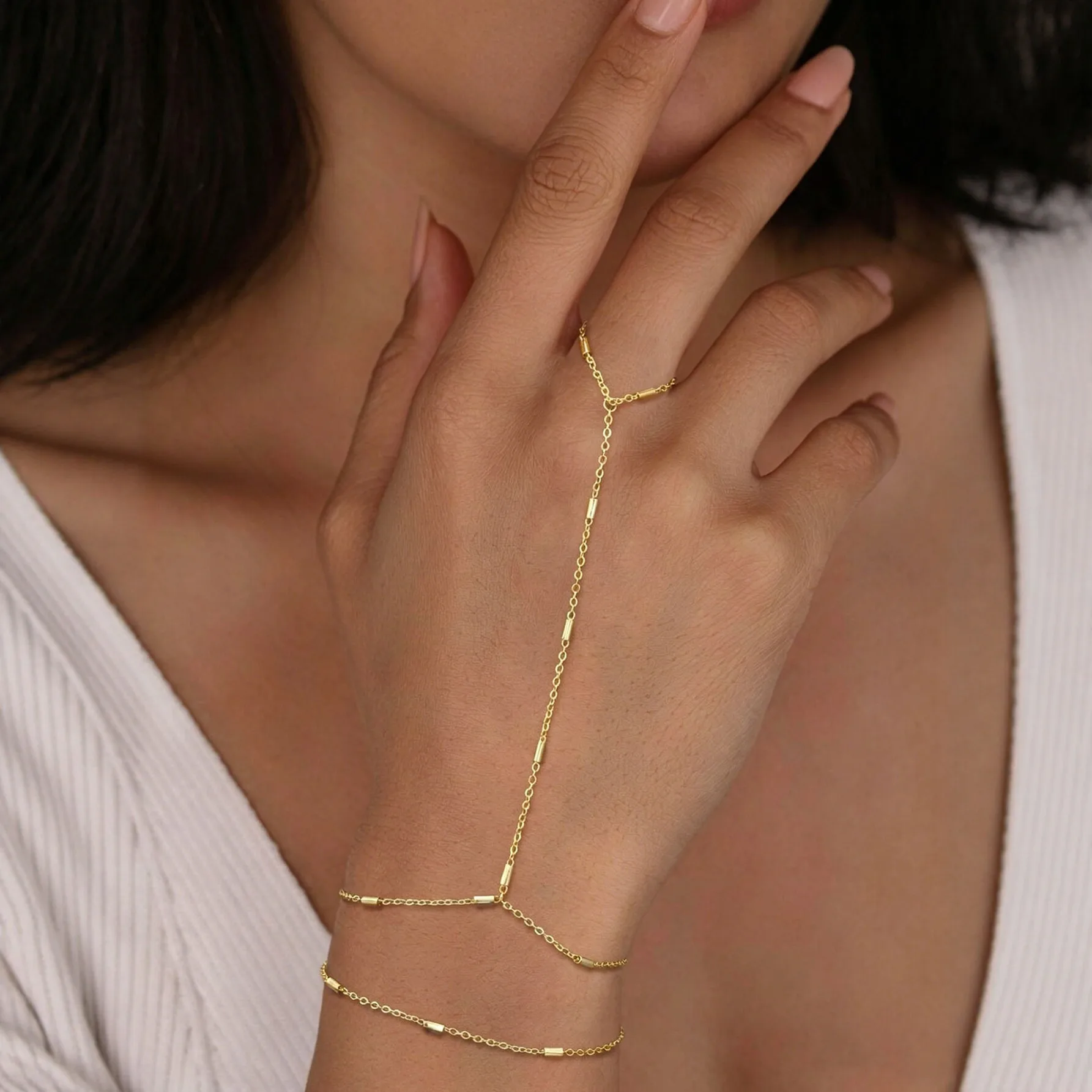 Cadena de dedo a muñeca minimalista de oro con barra cilíndrica, delicada pulsera esclava con anillo de eslabones para mujer, accesorios diarios de verano para la mano.