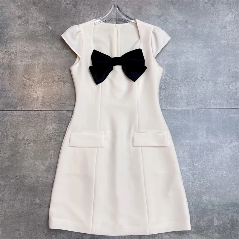 

Womens dresses New round neck slim fit mini dress for autumn 2025 Bow decoration sleeveless short dress Elegant party dresses