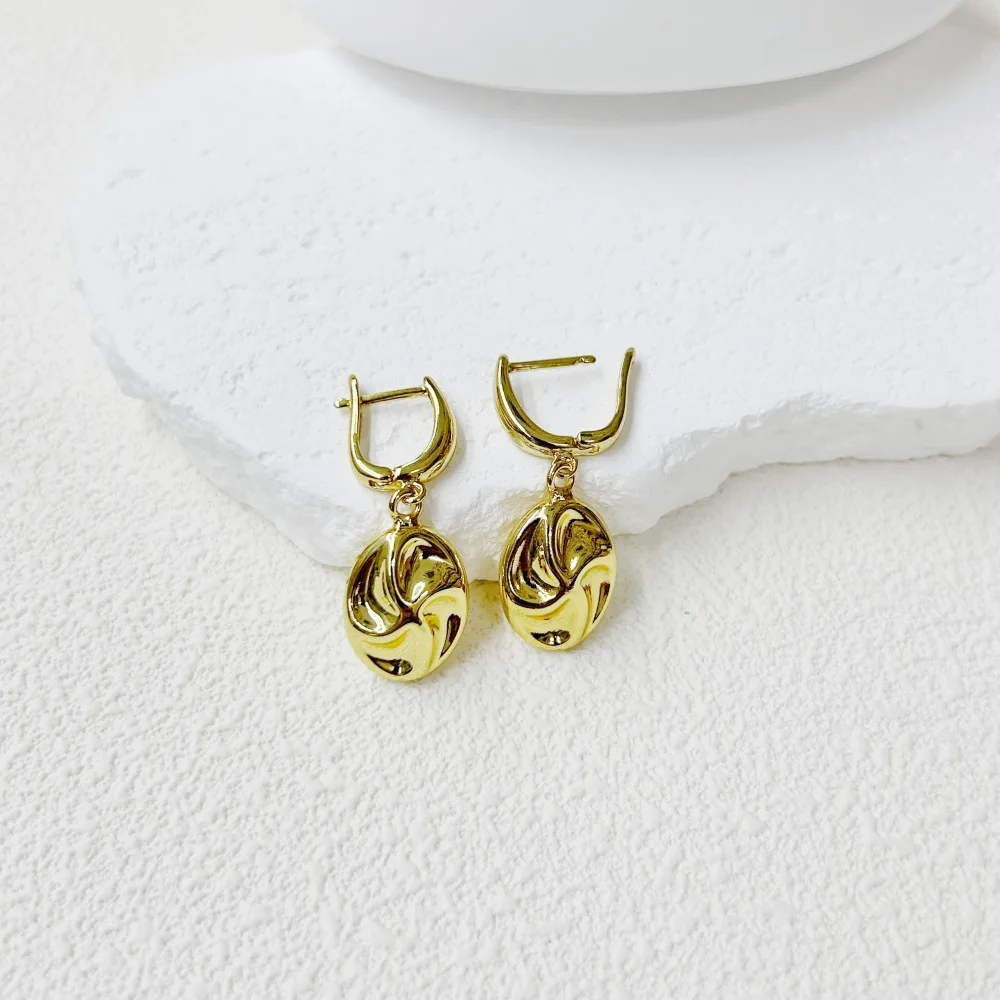 Versatile copper three-dimensional smooth surface hollow love U-shaped ear buckle earrings, oval windmill women's jewelry