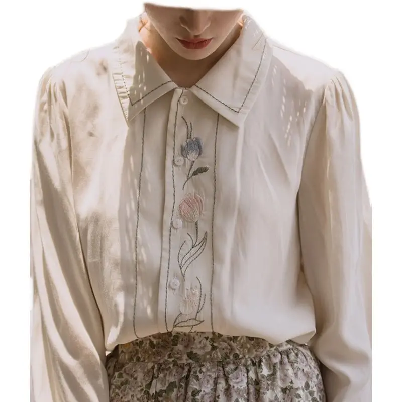 

Autumn Woman Shirt Niche Classy Beige Embroidered French Romantic Fashion Retro Style Youth Elegant Grace Generous Sven Leisure