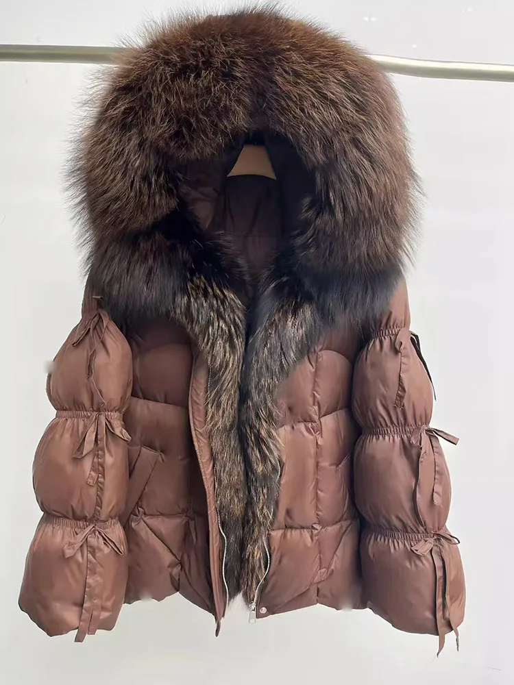 سترة شتوية جديدة لعام 2025 بياقة من فرو الثعلب الراقية وياقة من فراء الثعلب ، سترة نسائية بغطاء للرأس سميكة ودافئة على شكل فراشة