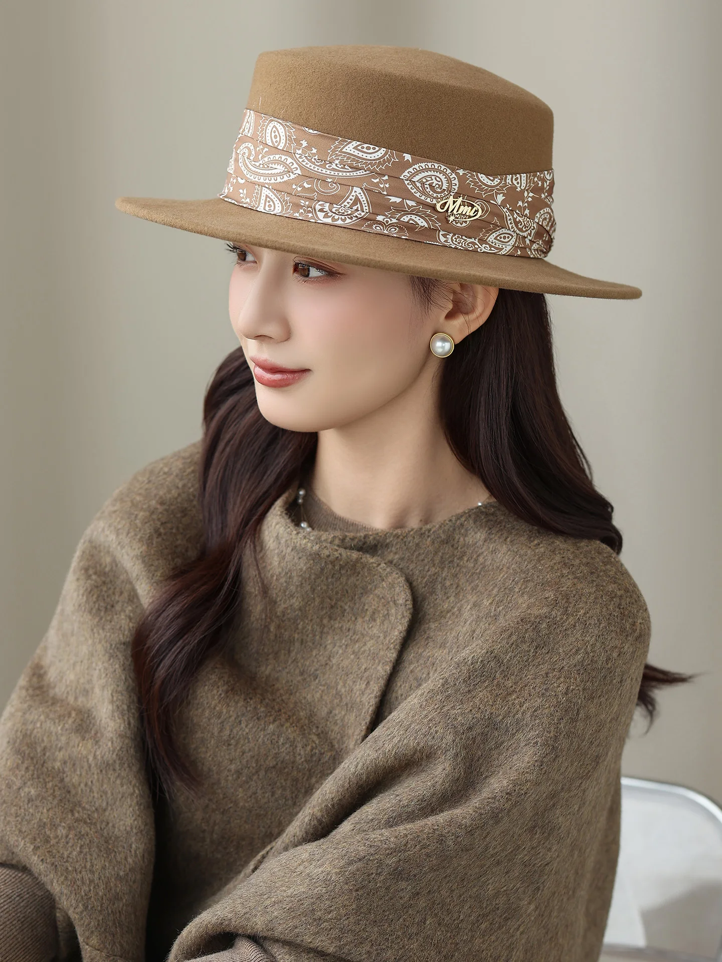 sombrero-de-alta-gama-para-mujer-otono-invierno-2026-nuevo-estilo-retro-fieltro-de-lana-copa-plana-estilo-hepburn-ajust