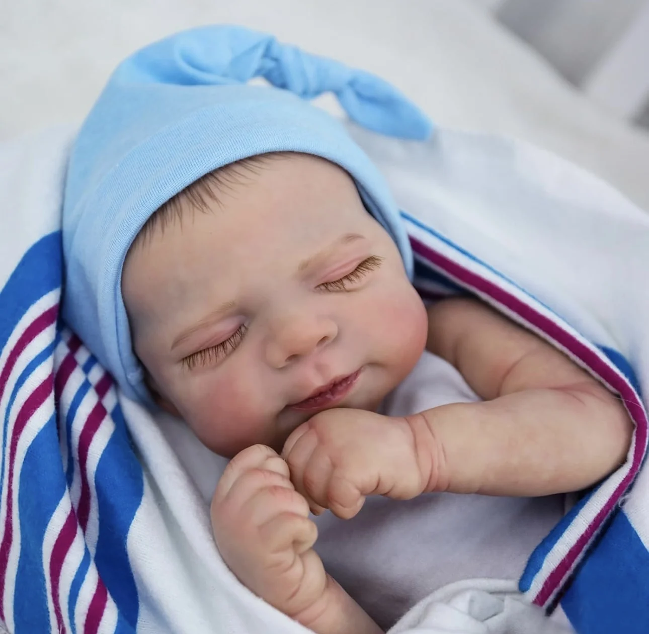 18 Zoll Close Eyes Pascale Ganzkörper-weicher Vinyl-Bebe-Reborn-Junge und Mädchen mit bemaltem Haar, 3D-bemalte Haut, lebensechte wiedergeborene Puppe