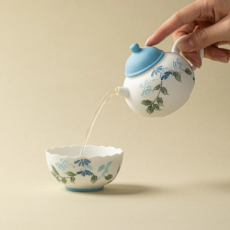 

LMM hand-painted small blue bud, a pot of a cup of tea set, a small set of ceramic underglaze color travel tea set