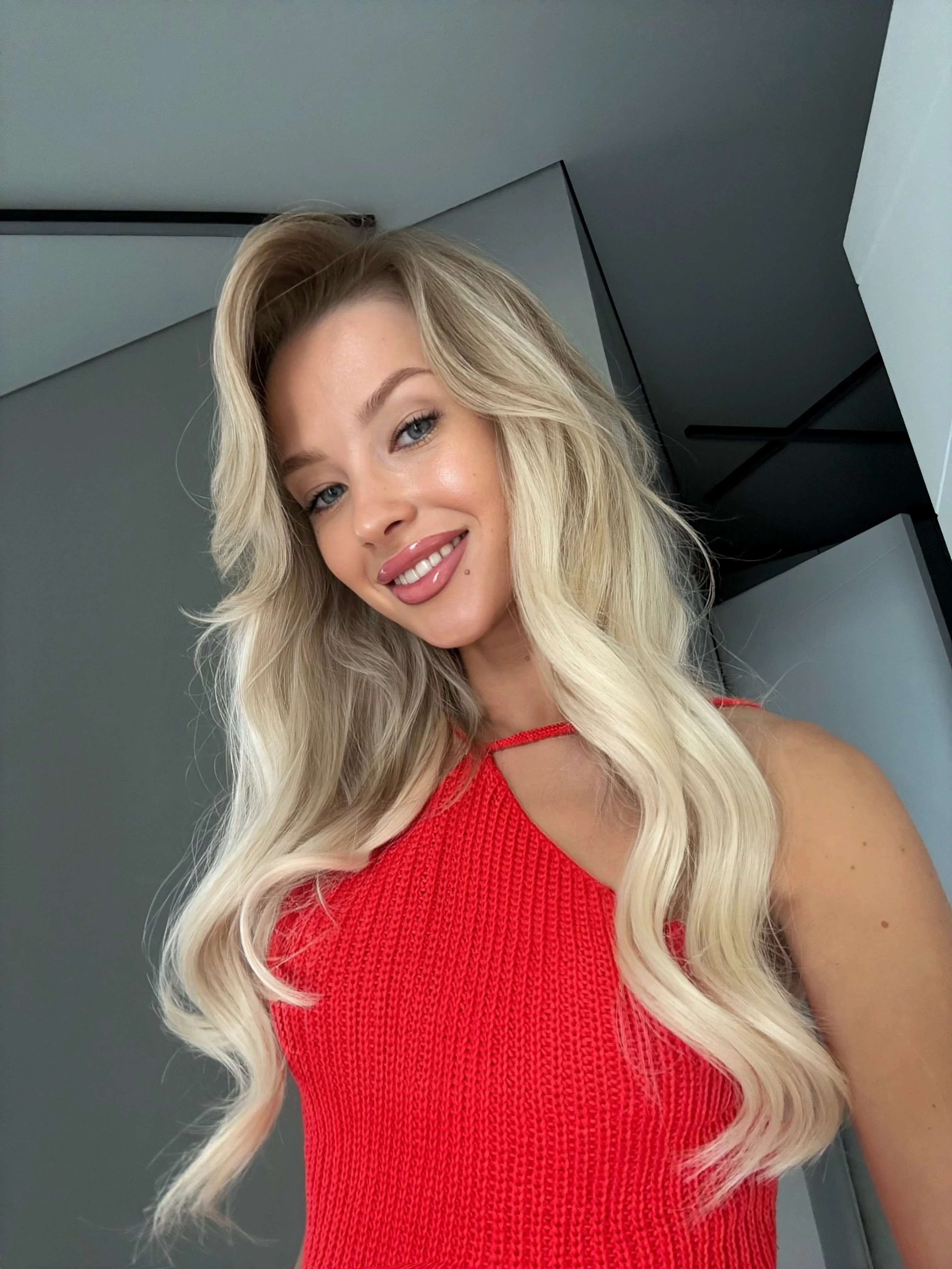 Ombre Golden Brown Synthetic Wig for Women Swiss HD Transparent Lace Front Soft Natural Wave Preplucked Hairline Daily Wear