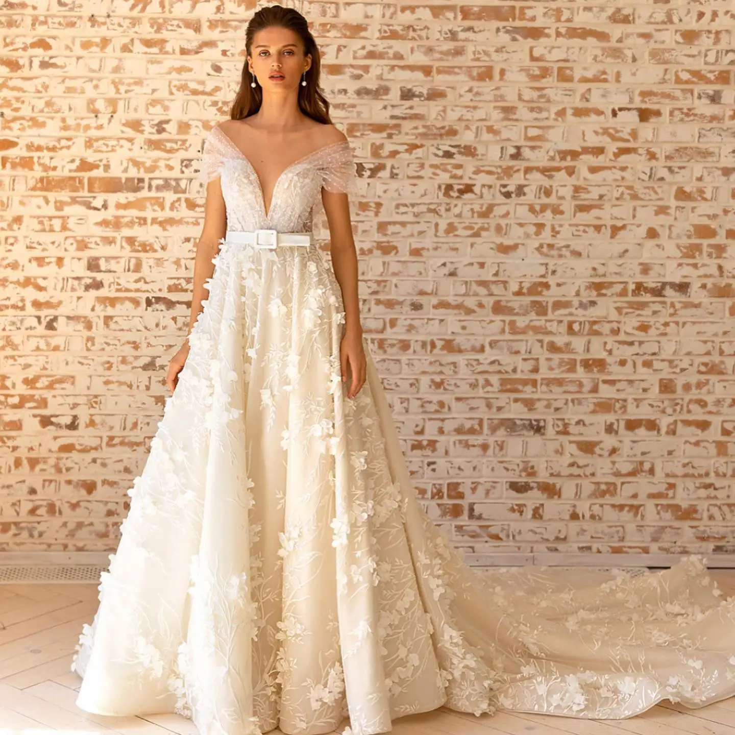 

Exquisite Embroidered Wedding Dress Three-dimensional Flower Princess Round Neck Grab Pleats Belt Customized Vestido De Novia