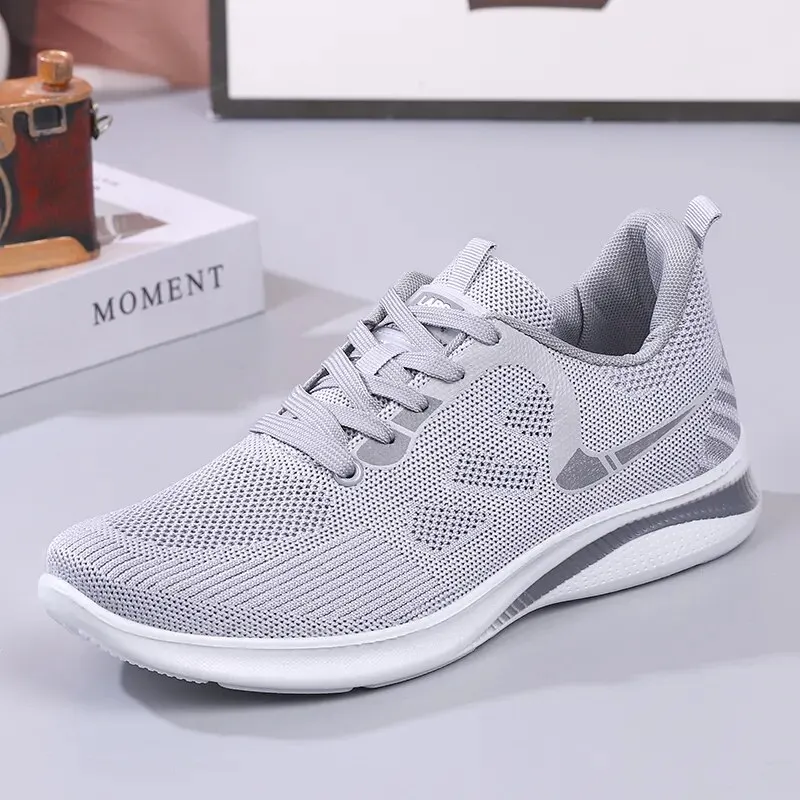 Spring and Summer Men\'s Breathable, Comfortable, Non Slip, Soft Sole, Lightweight, Casual Sports Mesh Shoes