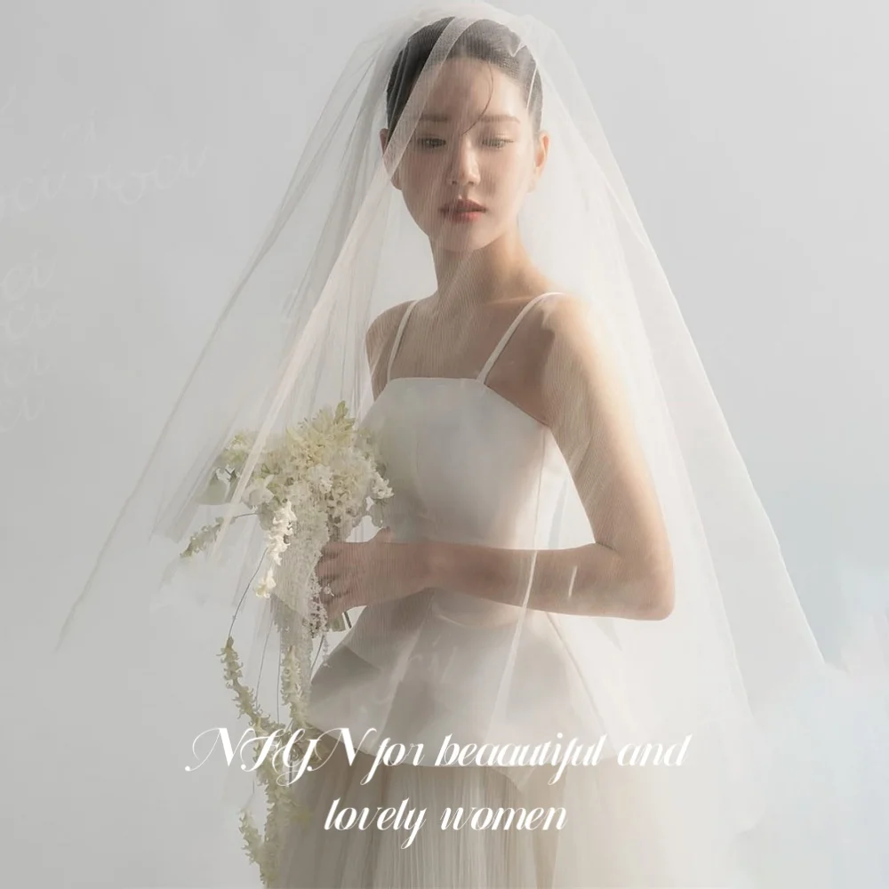 

NFYN White Spaghetti Strap Elegant Formal Gown Pleating Prom Dress A-Line Ruched Evening Gowns for Woman robe de bal Customized