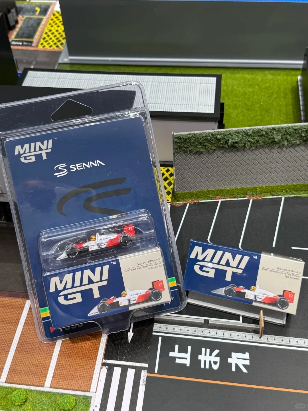 minigt-1-64-mp4-4-12-ayrton-senna-alain-prost-modele-reduit-de-voiture-en-metal