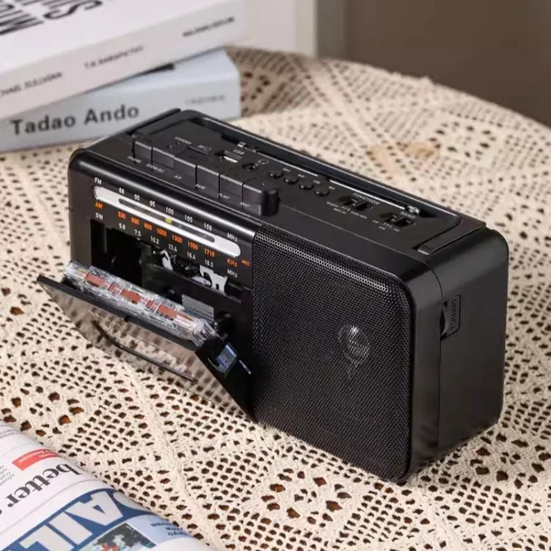 

Радиоприемник FM/AM/SW (3 диапазона) с кассетным плеером, USB/TF-плеером и беспроводной Bluetooth-колонкой для прослушивания музыки