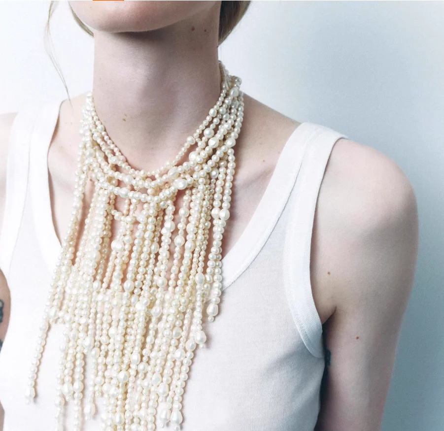 

Europe and the United States big luxury design sense long tassel Baroque imitation pearl necklace.