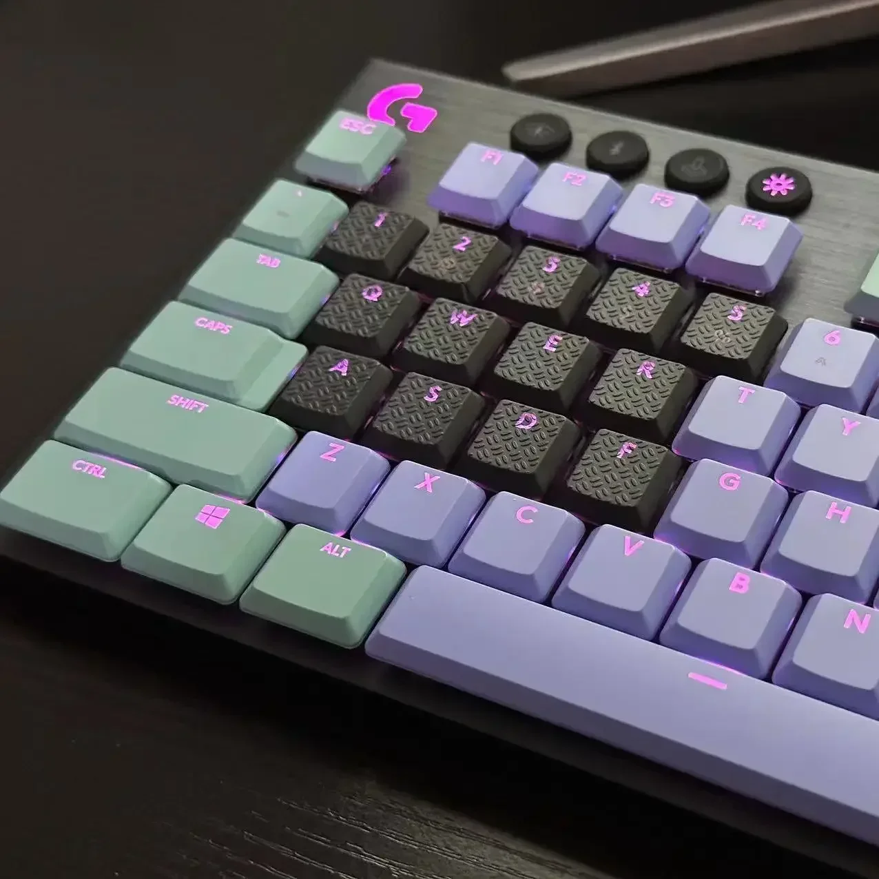 

New texture game transparent keycaps color matching