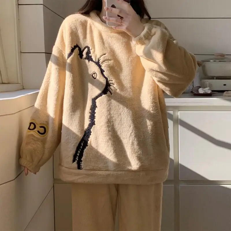 Pijamas de franela para mujer, nuevo modelo de otoño e invierno, bonito traje, ropa de dormir cómoda, ropa de casa gruesa con forro polar coral