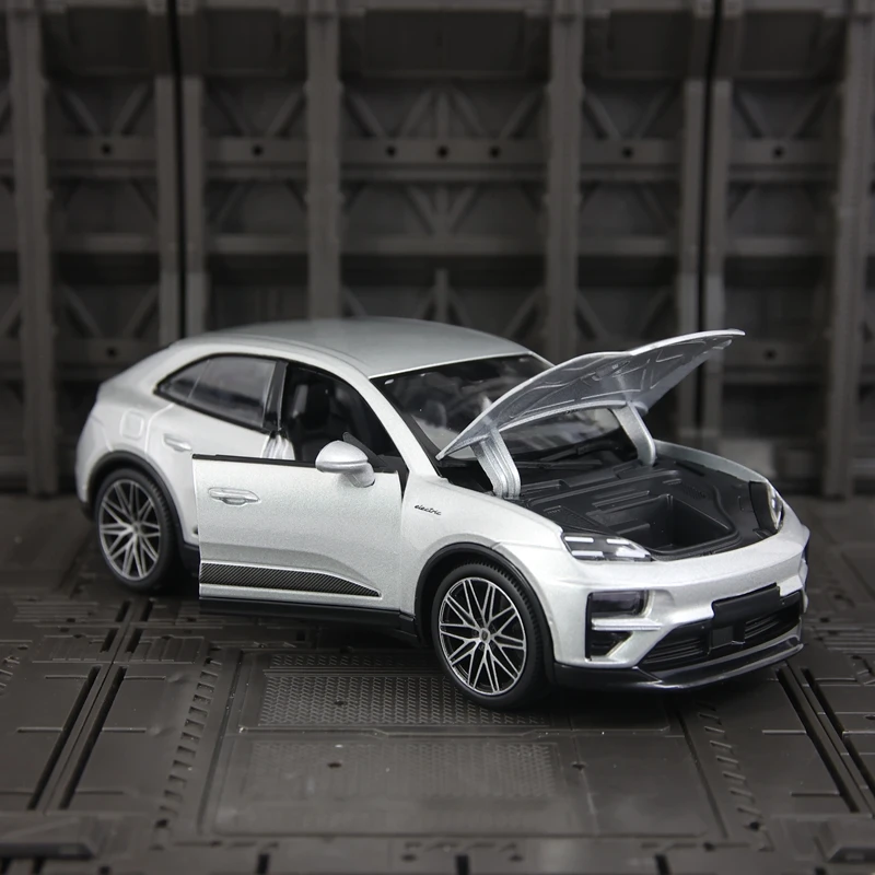 

Bburago 1:24 Porsche Macan Turbo Electric alloy car model ornament, doors and hood can be opened rich details, fine workmanship