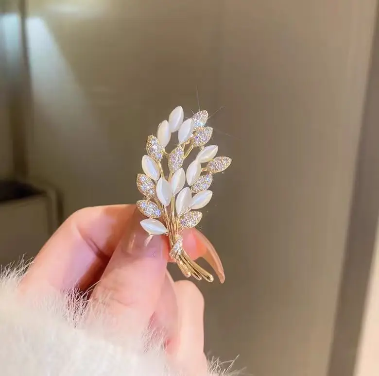 Exquisite Opal Crystal Wheat Brooches For Women Bling Rhinestone Bouquet Plants Brooch Pin Clothing  Jewelry Accessories Gifts