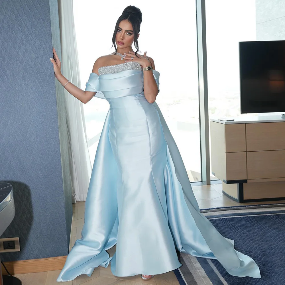 Robe de Soirée en Satin Bleu Clair avec Plis de Perles, Tenue de Bal Formelle avec Balayage et Traîne, Style Arabe Saoudien, Design Personnalisé