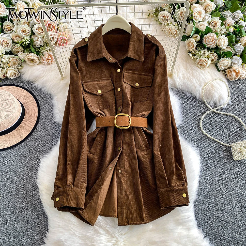 

TWOTWINSTYLE Vintage Corduroy Solid Jackets For Women Lapel Long Sleeve Spliced Button Temperament Jacket Female New KJA553034