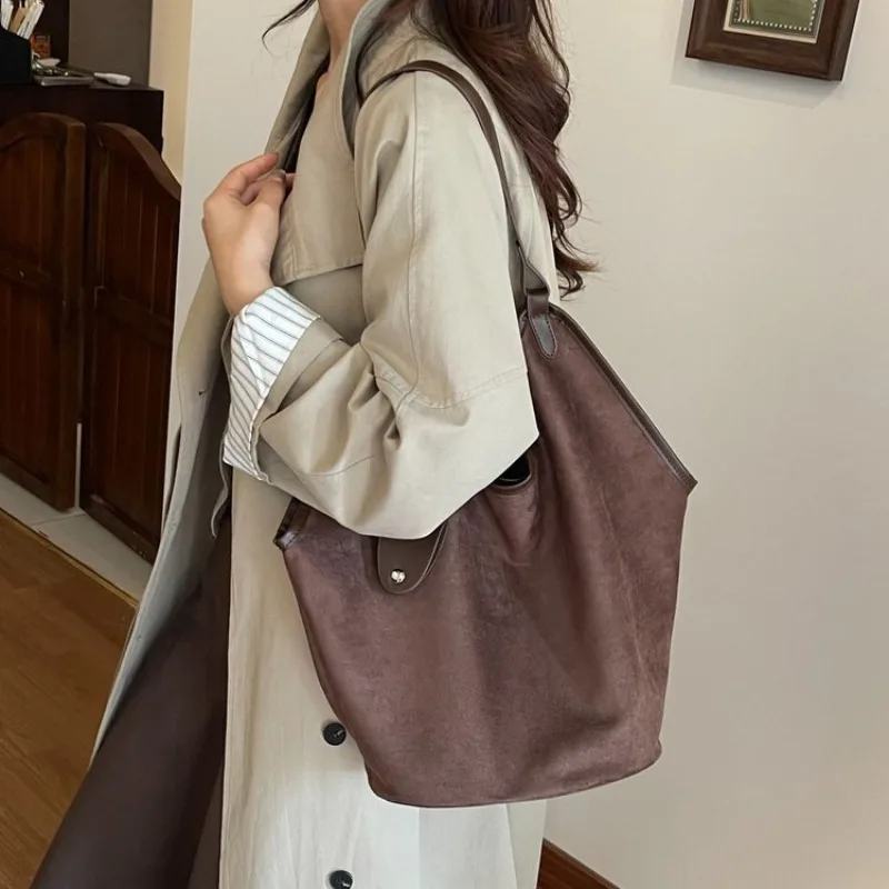 

Large Tote Shoulder Bag, Spacious & Stylish with Suede & Leopard Print, Buckle Detail for Everyday Casual Activities & Work