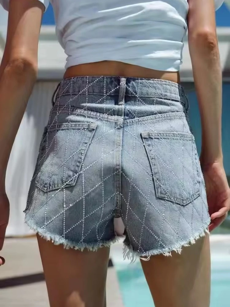 شورت جينز نسائي  بخصر مرتفع مع خرز شبكي لامع عتيق وسحاب وأزرار وجيبين قصيرين مقطوعين للربيع والصيف شورت نسائي جديد أنيق
