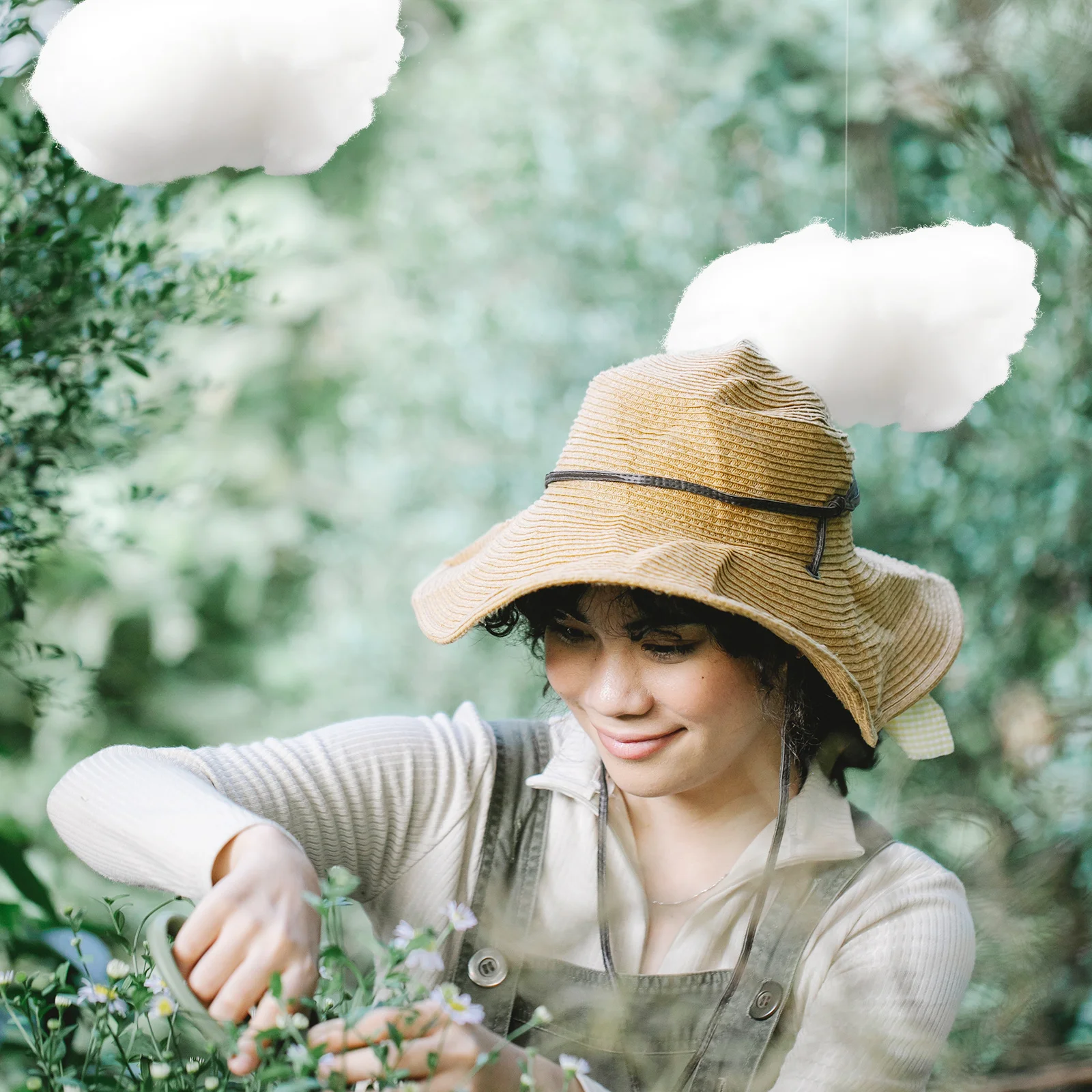 

4Pcs Cloud Hanging Ornament Lovely Colored Decorative Stars Easy DIY Pendant for Baby Room Nursery Party Wedding Decoration