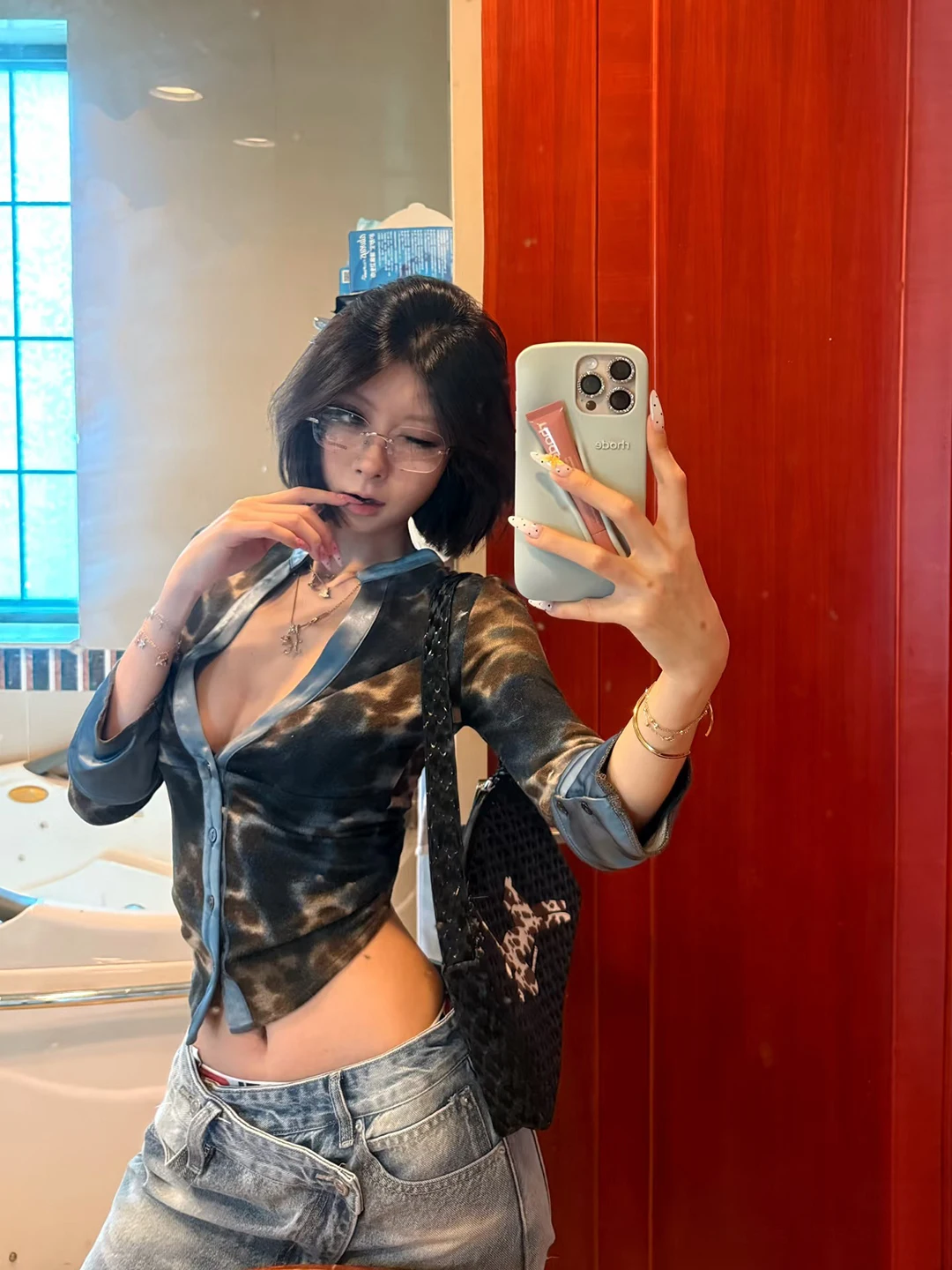 Swetry Bluzy Kardigany Damskie Dzianinowe Wykonane z Rockowego Alternatywnego Materiału z Nitką Lureksową Festiwal Koncert Scena Występ Moda Edgy Casual