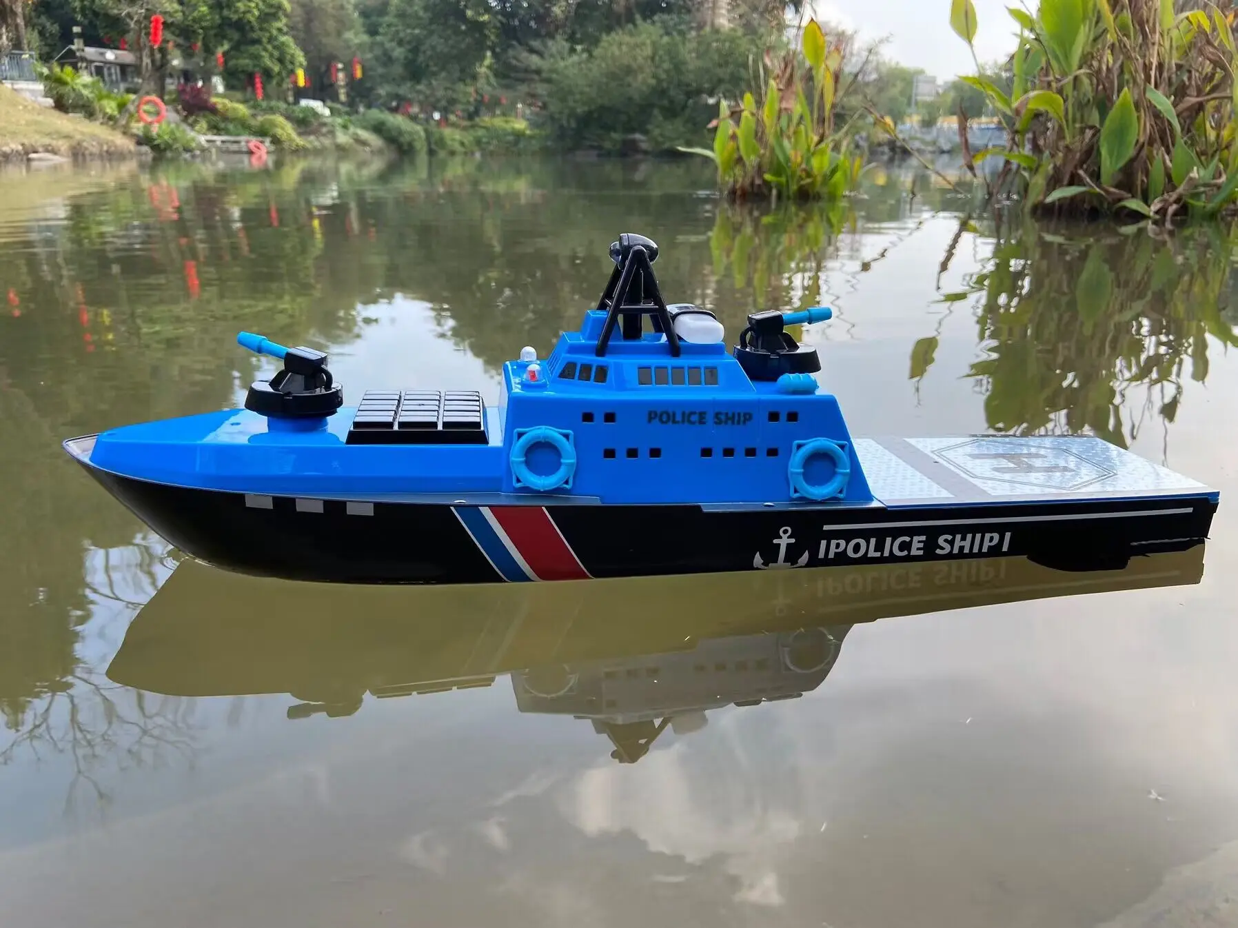 The model of a super large 56CM marine police ship can be remotely controlled by spraying water, and the remote control ship mod