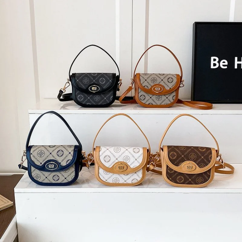 Fashionable Ladies Crossbody-Bag Crafted From Grid-Printed Leather Featuring Classic Paris Style And High-End Look​