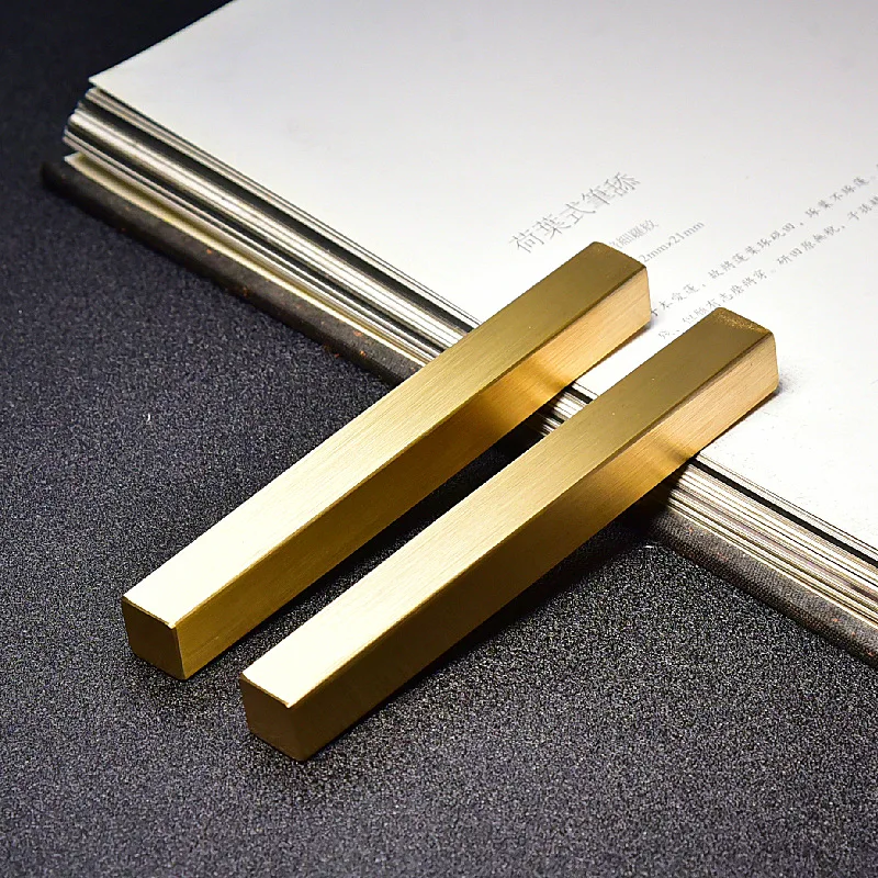 

Small Creative Metal Portable Brass Paperweight Students Paper Pressing Paperweight Chinese Calligraphy Ink Painting Paperweight
