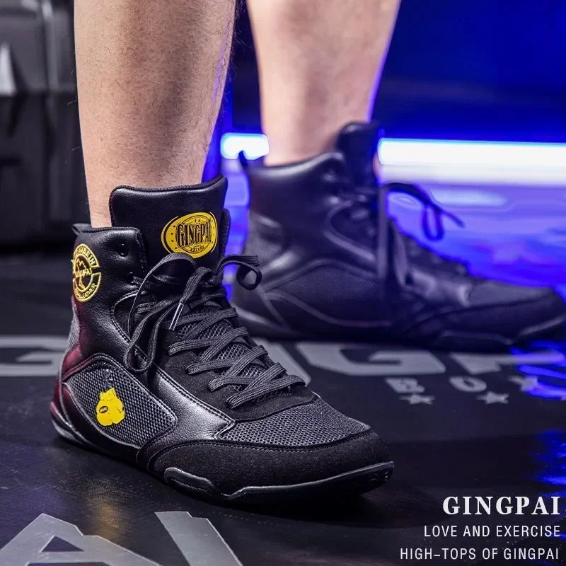 جديد وصول الملاكمة القتال الأحذية أسود أبيض أحذية المصارعة الرجال النساء تنفس القتال أحذية الأزواج الفاخرة العلامة التجارية حذاء للجيم