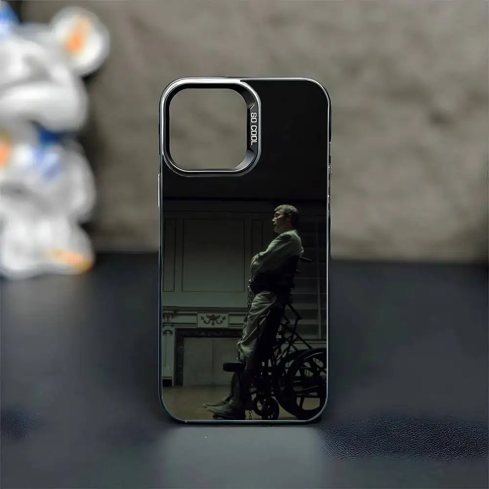 حافظة هاتف TV H-Hannibal لهاتف iPhone 16,15,14,13,12,11,Mini,Pro,MAX غطاء أسود غير لامع مقاوم للصدمات