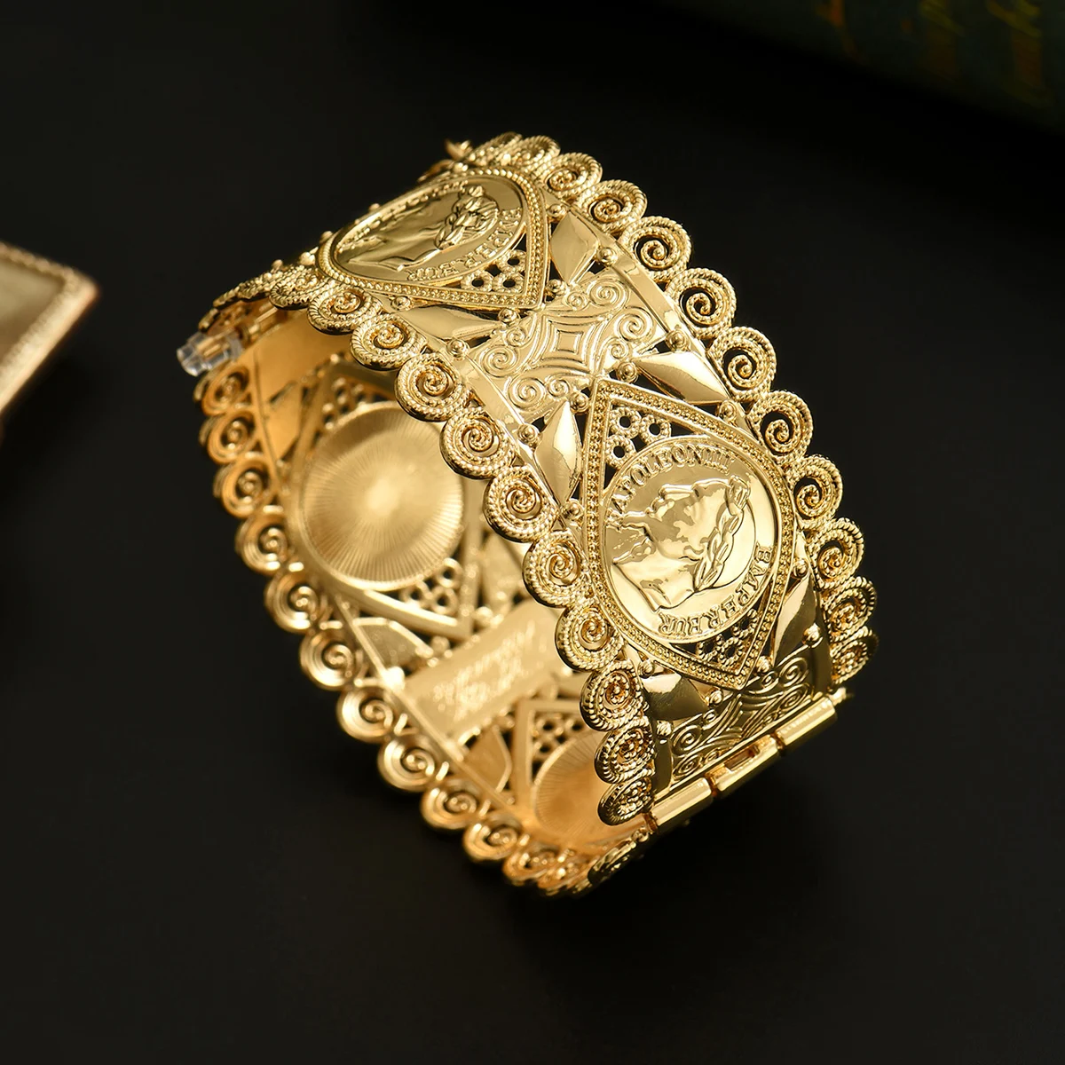 الرجعية الزفاف اليد التبعي فستان معدني مطلية بالذهب سوار محفورة جوفاء التدريجي نمط العروس العربية سوار مفتوح مجوهرات